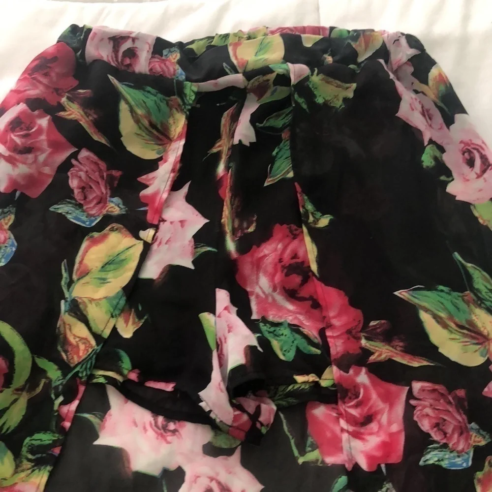 Let Them Eat Cake floral & black short skirt - Picture 2 of 9